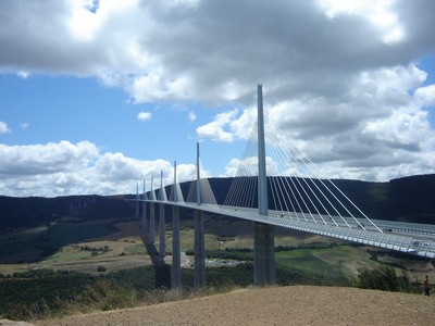 Creuar el Viaducte de Millau