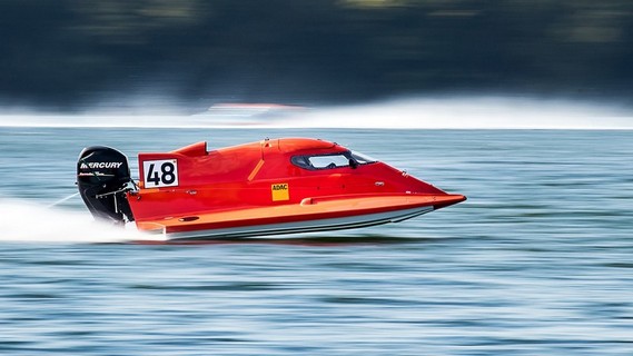 Montar en un F1 Powerboat 